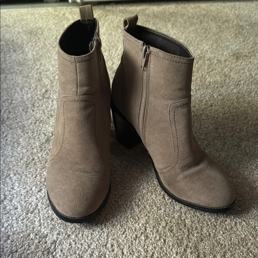 Tobi Tan Ankle Boots with Sleek Design and Side Zipper